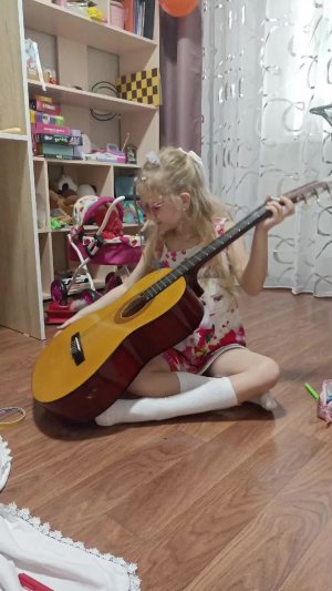 играю на гитаре