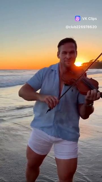 Скрипач на пляже смотреть онлайн