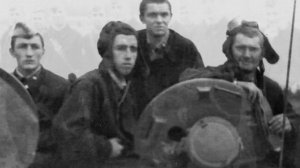 ЮНОСТЬ  В  САПОГАХ...