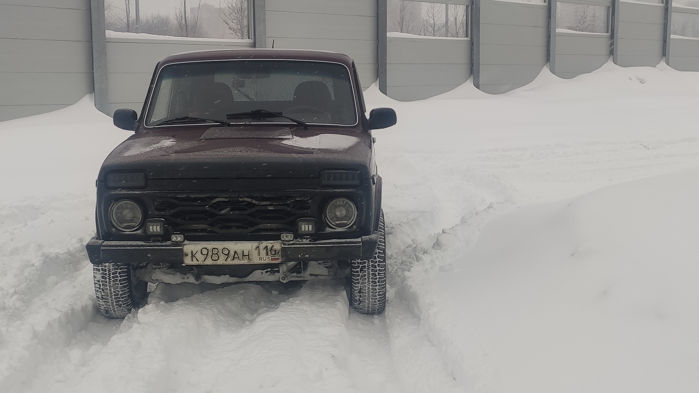 Снежный шок): всех сдуло с парковки. Нива как всегда выручает! смотреть онлайн