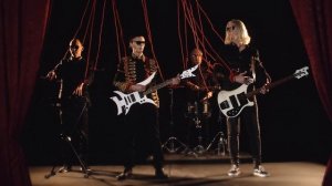 "Пикник" - *В руках великана*