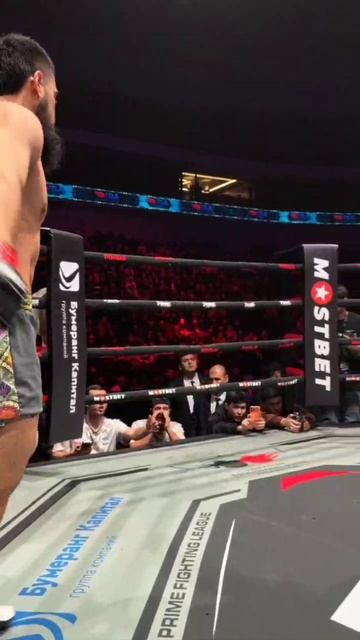 💥Абдумалик Абби схватил Магомедали Маугли за волосы во время боя и рефери стал Маугли отчитывать но смотреть онлайн