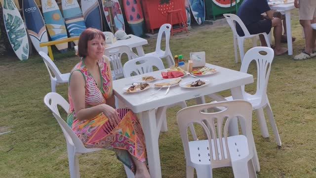 [Гл.5] Праздничный завтрак в Coconut Beach Resort чуть не обернулся трагедией.