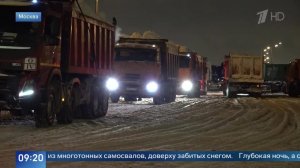 "Работаем день и ночь": в Москве ликвидируют последствия мощного снегопада.