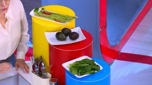 Продукты-антиэйдж: врачи объяснили, как спаржа, шпинат и авокадо замедляют старение