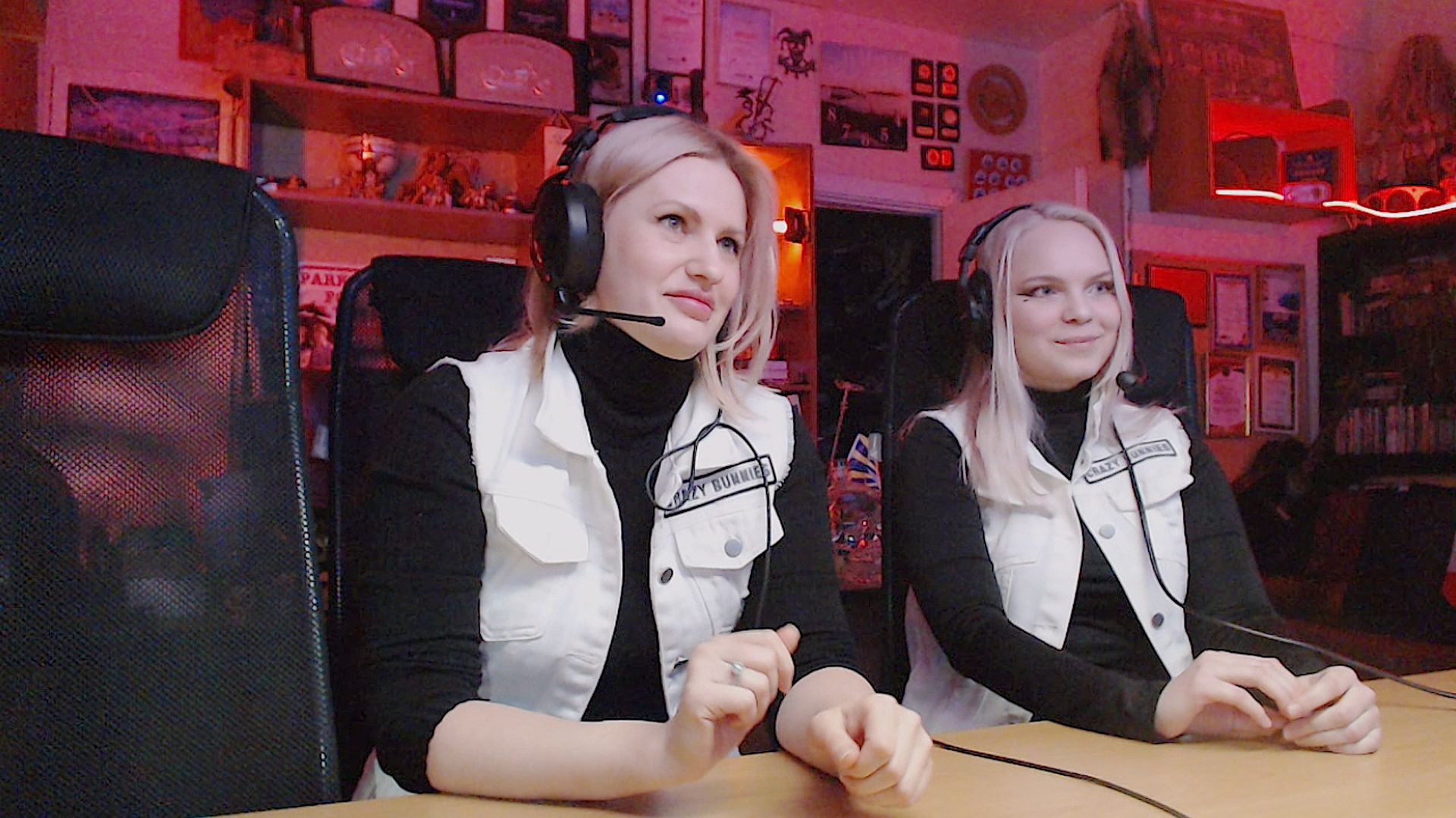 Женское мотосообщество «Crazy Bunnies» (президент Вероника и секретарь Маруся)