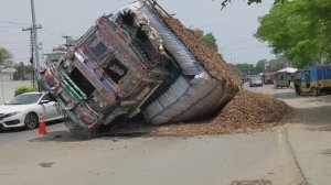 Ремонт оси  грузовика без разгрузки. Пакистан