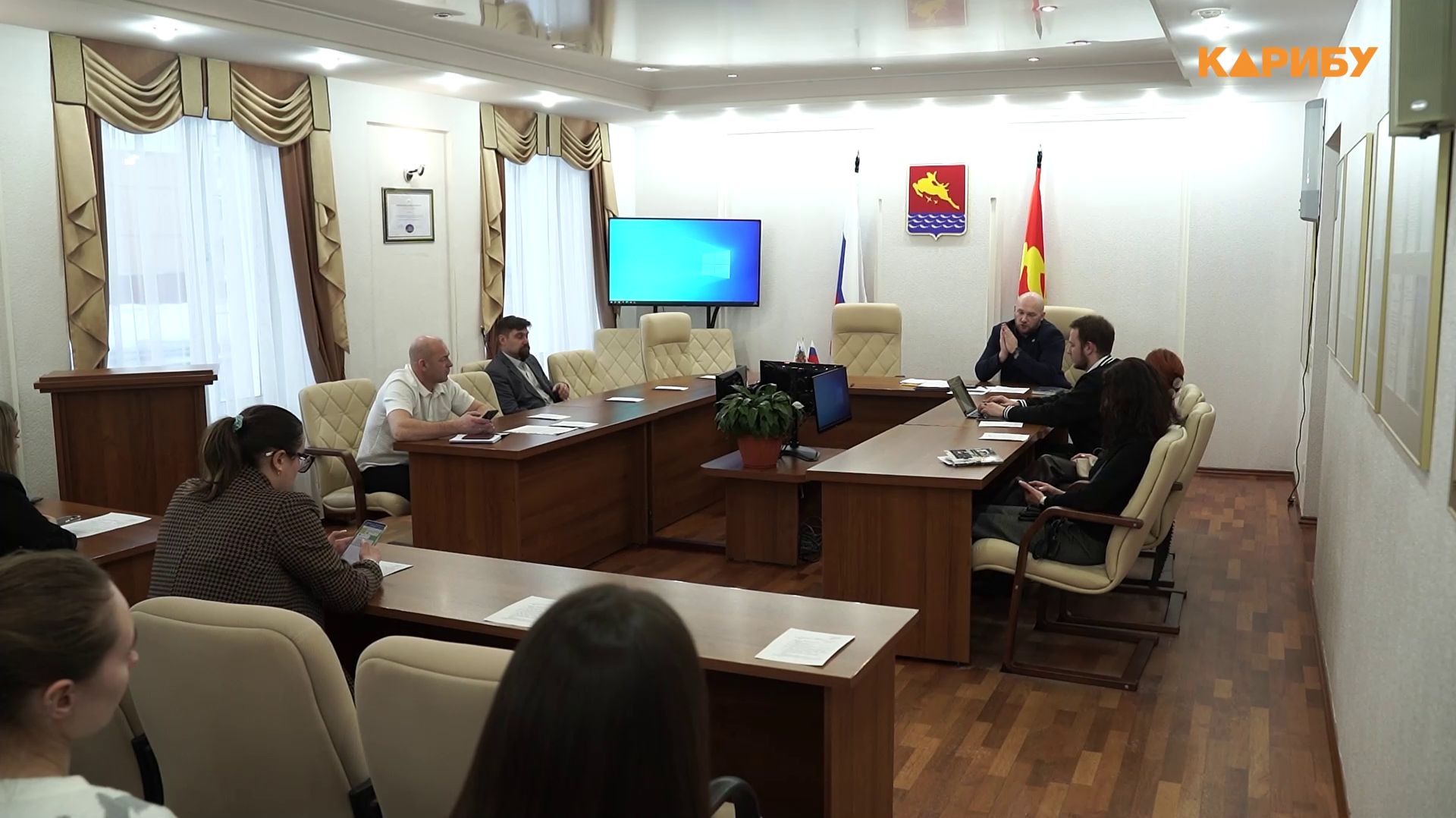 Планы по военно‑патриотическому воспитанию обсудили в мэрии Магадана смотреть онлайн