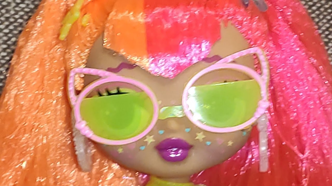 Неонлишес, озорная и прекрасная девчонка из мира ЛОЛ ОМГ Фирс, невероятно позитивная, очень классная смотреть онлайн