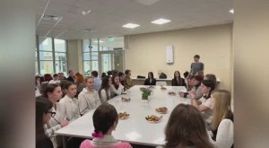 Встреча поколений: студенты-педагоги посетили школьников и ответили на главные вопросы