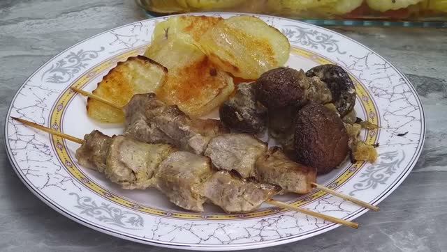 Я больше не жарю мясо на праздничный стол! Невероятно простой и доступный рецепт смотреть онлайн