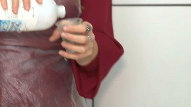 Мастер-класс в технике флюид-арт для бийских журналистов провела художник-педагог Надежда Зелинская смотреть онлайн