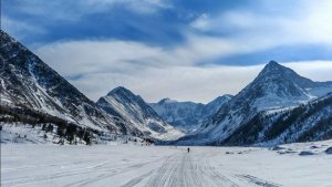 Забег в сердце зимнего Алтая. Белуха, застывшие водопады и ледяная мощь Кучерлы.