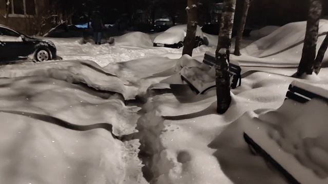 Вышел на улицу глянул на село, все спят а кто то уже на работу, ногу чуть не подвернул, 30.01.2026г смотреть онлайн