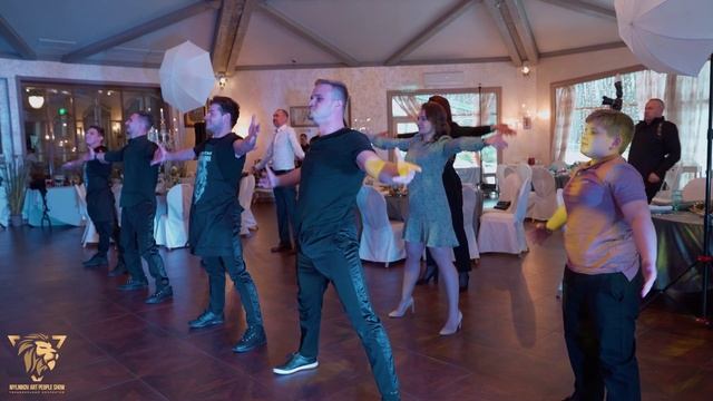 Танцующие официанты и фотографы | Art People Show