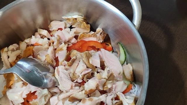 неожиданно нагрянули гости! готовлю только этот салат. Его готовить быстро, просто и вкусно.