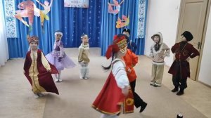 Танцуй по народному подготовительная группа .mp4