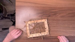 Как оплести деревянную рамку ротангом (прутком)