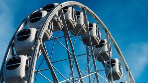 Два колеса обозрения в Петербурге выставили на открытую продажу