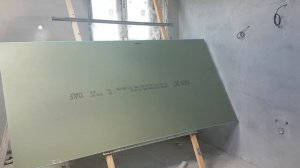 Как одному закрепить лист гипсокартона на потолок
