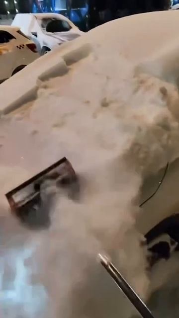 Чистка снега может приносить до 450.000₽ в месяц — мужчина нашёл золотую подработку смотреть онлайн