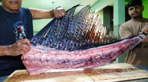 Жареный парусник из Индийского океана - уличная еда Шри-Ланки