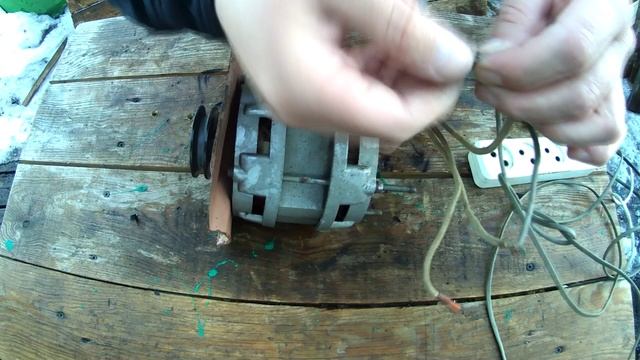 КАК ПОДКЛЮЧИТЬ ДВИГАТЕЛЬ ОТ СТАРОЙ СТИРАЛЬНОЙ МАШИНЫ БЕЗ ПРИБОРОВ.. смотреть онлайн