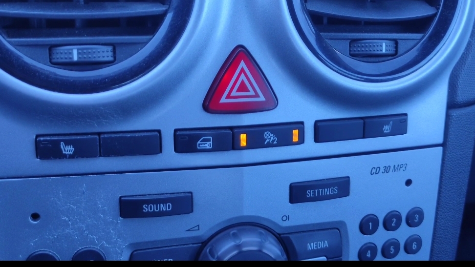 Как отключить подушку безопасности переднего пассажира на Opel Corsa D? смотреть онлайн