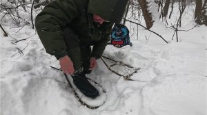 СДЕЛАЛ СНЕГОСТУПЫ ЗА 15 МИНУТ ПРЯМО В ЛЕСУ! Снегоступы северного народа