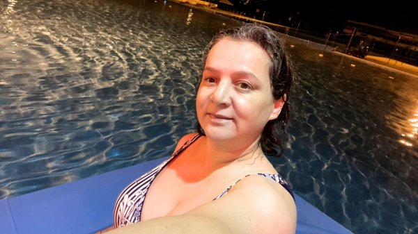 Трейлер: Адлер зимой, рыдаю второй день💥Ощущения от купанья в открытом бассейне в +1🔥Быт в номере!