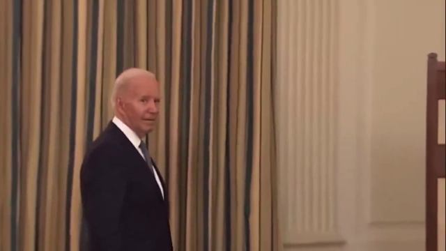 Байден — единственный представитель американской политической элиты, который не фигурирует в файлах смотреть онлайн