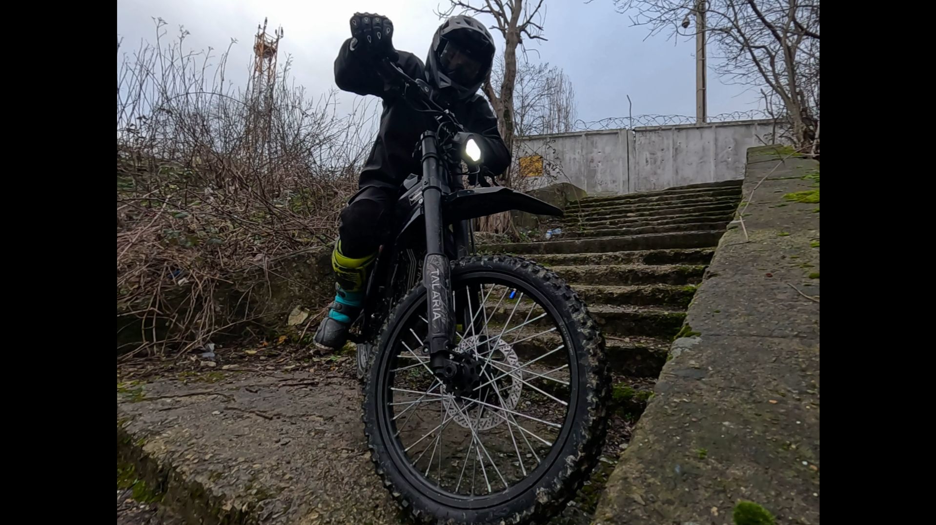 Как Talaria TL5500 едет по лестнице?