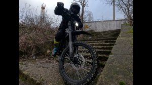 Как Talaria TL5500 едет по лестнице?