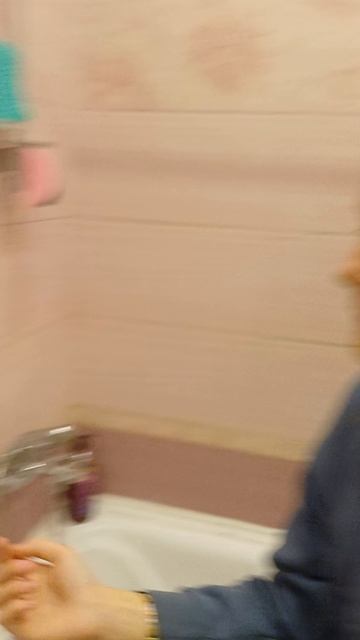 Попугай на голове и руке смотреть онлайн