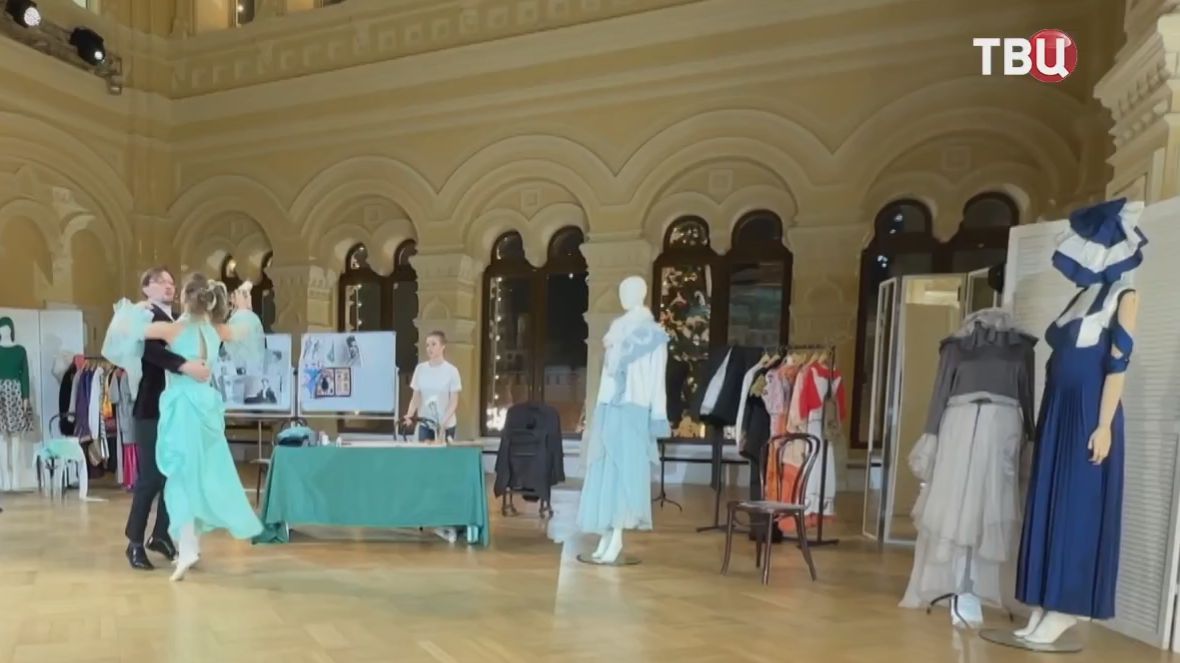 В Москве завершается Атомная неделя моды смотреть онлайн