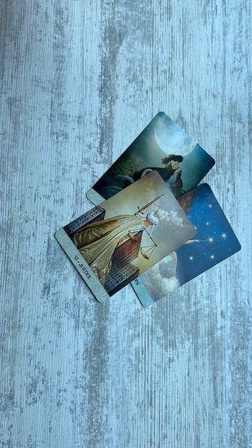 Объявится ли первым? Таро расклад смотреть онлайн