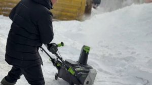 Снегоуборщик присоеденить к эл.квадроциклу