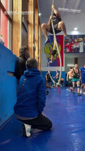 Магомед Анкалаев вернулся к тяжёлой работе! смотреть онлайн