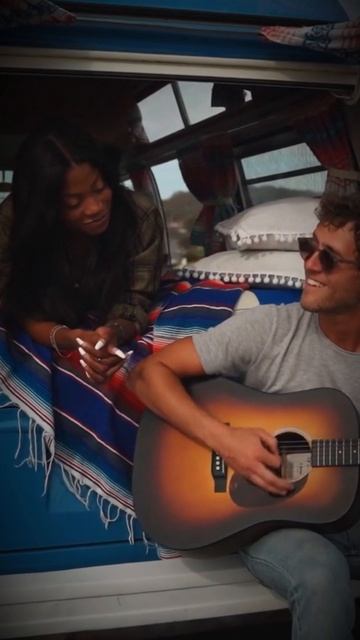 Когда ты полностью доверяешь человеку , ты получаешь либо друга, либо жизненный урок. смотреть онлайн