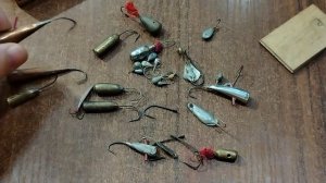 ИНТЕРЕСНАЯ КОРОБОЧКА С РЫБОЛОВНЫМИ СНАСТЯМИ ИЗ СССР. САМОДЕЛЬНЫЕ ПРИМАНКИ ИЗ СССР ДЛЯ ЗИМНЕЙ РЫБАЛКИ