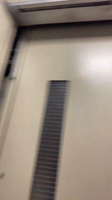 Лифт отказался вести Барецкого из-за «перегрузки» Барецкий подаёт в суд на лифт! смотреть онлайн