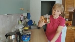 Разобрала посылку. Без выпечки голодная. Из города в деревню.