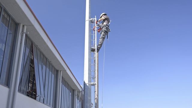 Монтаж составной лестницы с ЖАЛ и рабочей платформой 2142RE смотреть онлайн