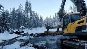 Строительство моста в зимний период!