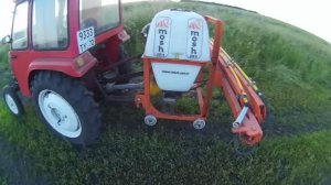 Опрыскивание посевов от сорняка. Минитрактор в работе с опрыскивателем 200 литров.