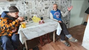 И СНОВА ДЕДА ПЫТАЛИСЬ ОБУТЬ . НЕТ СОВЕСТИ СОВСЕМ