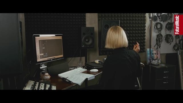 In The Studio With Emika смотреть онлайн