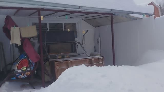 Поездка на дачу для уборки большего снега смотреть онлайн