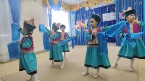 Приветственный бурятский танец малышей