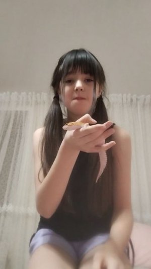 показываю свою ящерицу нику в риале 💕💗🍓.